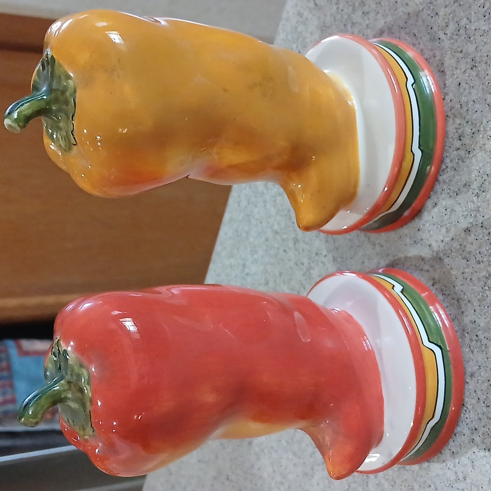 Southwest Style Chili Pepper Salt & Pepper Shakers Set